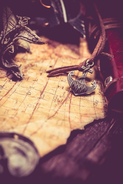 Giorno di Colombo e mappa del mondo con bussola
