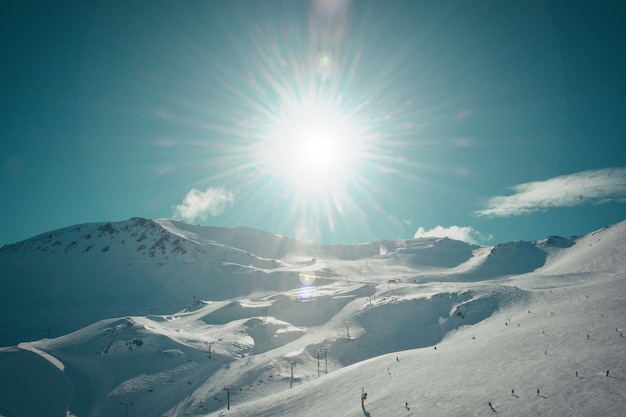 Giorno magico nelle montagne innevate della Nuova Zelanda Oceania