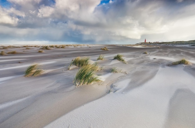 Giorno tempestoso e ventoso sulla costa del Mare del Nord