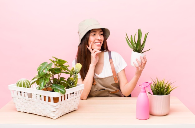 Giovane adulto donna graziosa concetto di giardinaggio