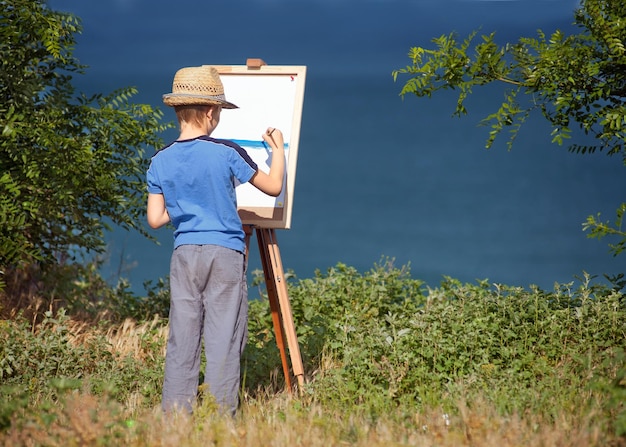 Giovane artista che inizia il suo lavoro