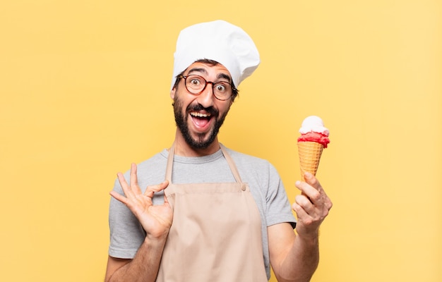 Giovane chef barbuto felice espressione e con in mano un gelato