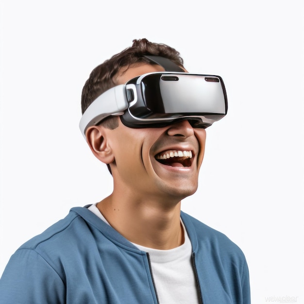 Giovane con gli occhiali di realtà virtuale su sfondo bianco