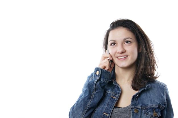 Giovane donna con il cellulare