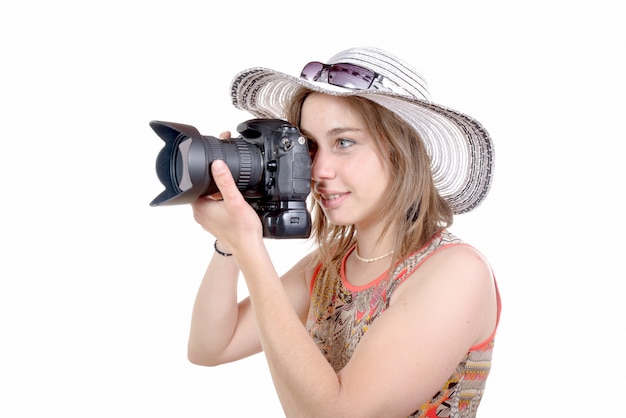 Giovane donna con una macchina fotografica