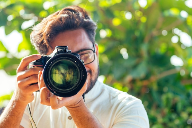 giovane fotografo indiano