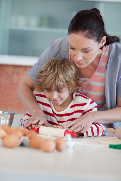 Giovane madre con suo figlio