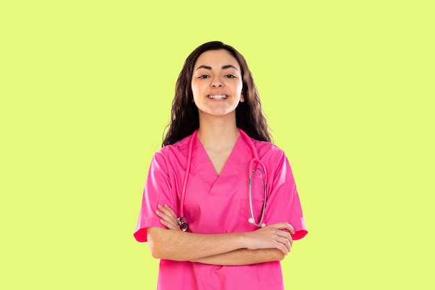 Giovane medico con l'uniforme