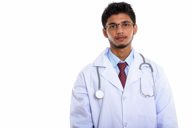 giovane medico indiano bello