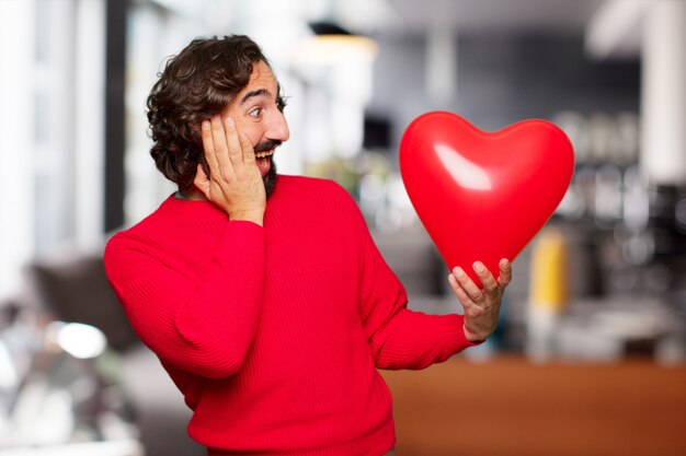 Giovane pazzo innamorato, concetto di San Valentino.