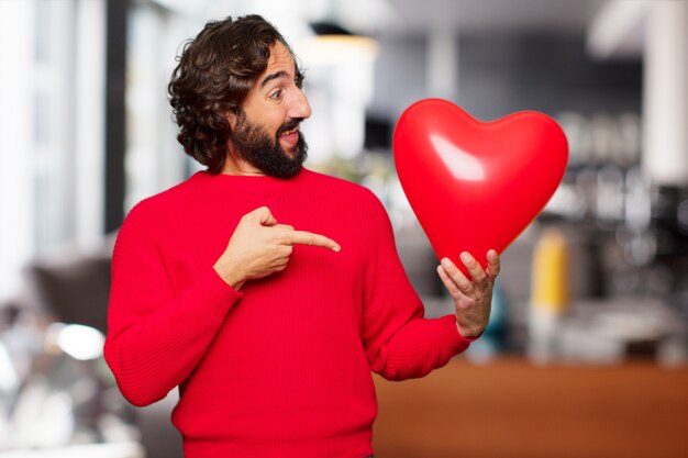 Giovane pazzo innamorato, concetto di San Valentino.