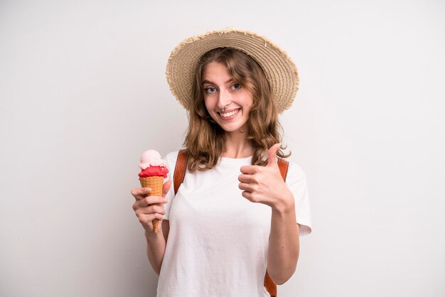 Giovane ragazza con un gelato estivo