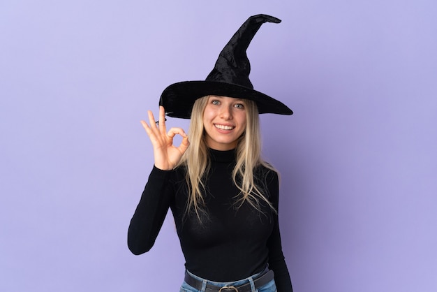 Giovane ragazza in costume di Halloween