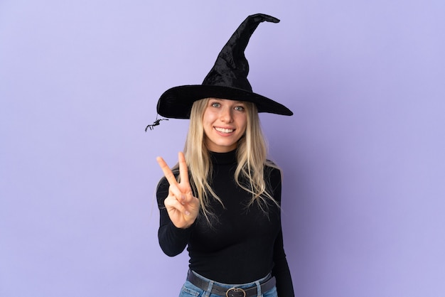 Giovane ragazza in costume di Halloween