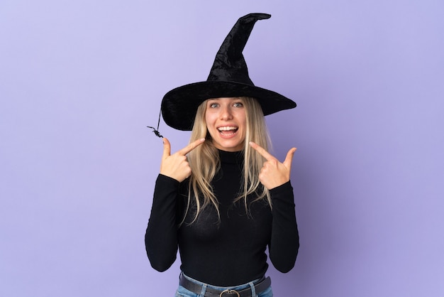 Giovane ragazza in costume di Halloween