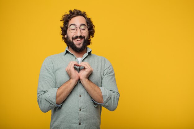 Giovane uomo d&#39;affari barbuto che esprime un concetto