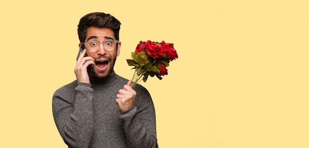 Giovane uomo festeggia il giorno di San Valentino