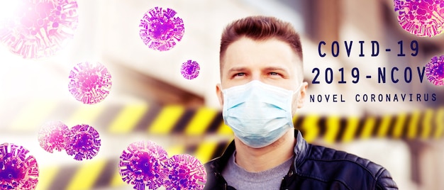 Giovane uomo in maschera facciale sterile contro il virus corona.