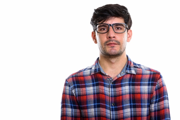 giovane uomo persiano che indossa occhiali da vista