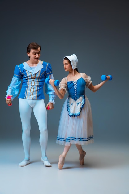 Giovani e aggraziate ballerine come personaggi delle fiabe di Cenerentola.