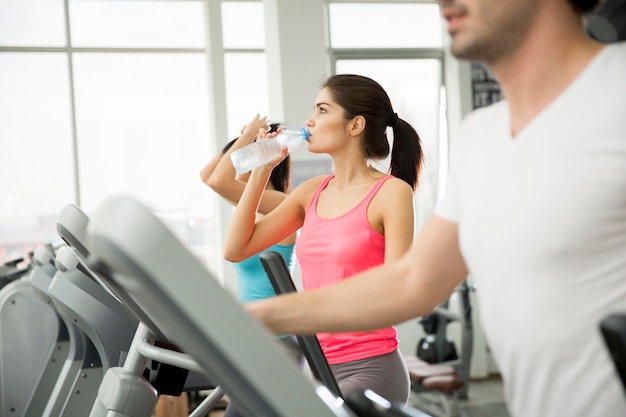 Giovani in palestra