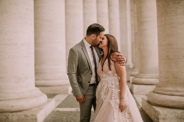 Giovani sposi in Vaticano, Roma, Italia