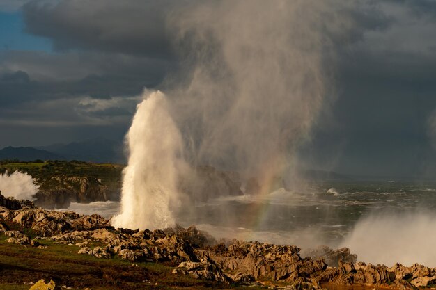 Giullari di cabo de san antonio sulla costa asturiana