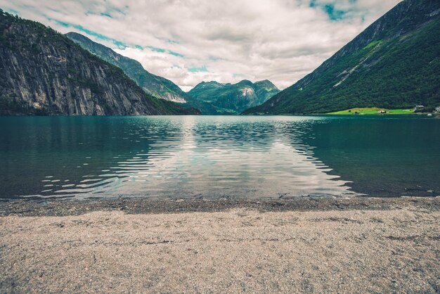 Glacial Lake Beach in Norvegia