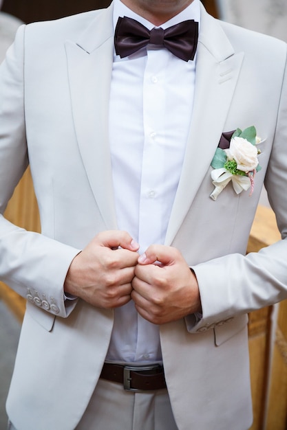 Gli accessori dello sposo il giorno del matrimonio