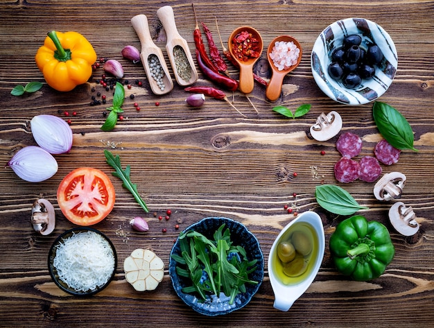 Gli ingredienti per la pizza fatta in casa