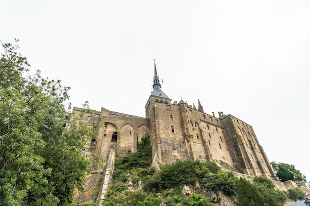 Gli interni e le pareti della famosa Abbazia di Mont Saint-Michel nel dipartimento della Manica, regione della Normandia, France