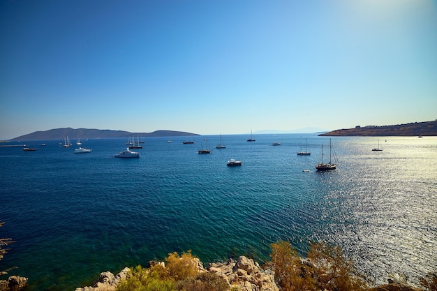 Gli yacht navigano nel Mar Egeo, Bodrum, Turchia