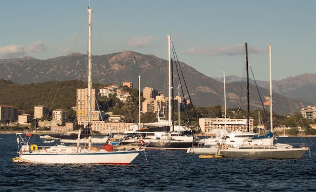 Gli yacht nella baia di Ajaccio in Corsica