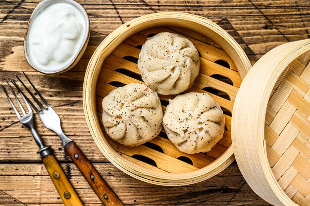 Gnocchi al vapore asiatici Manti in un piroscafo di bambù.