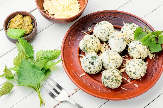 Gnocchi di cagliata di ortiche