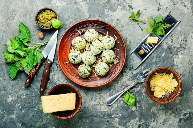 Gnocchi di cagliata di ortiche