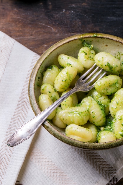 Gnocchi di patate al pesto