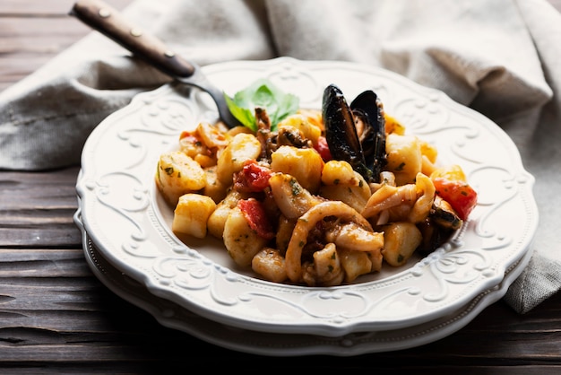 Gnocchi di patate italiani con frutti di mare