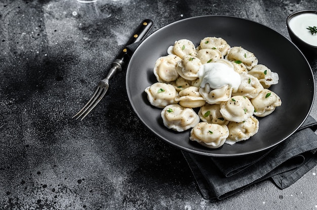 Gnocchi di ravioli fatti in casa con carne di manzo e maiale