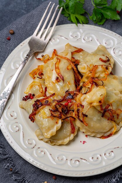 Gnocchi fatti in casa con cavolo e cipolle