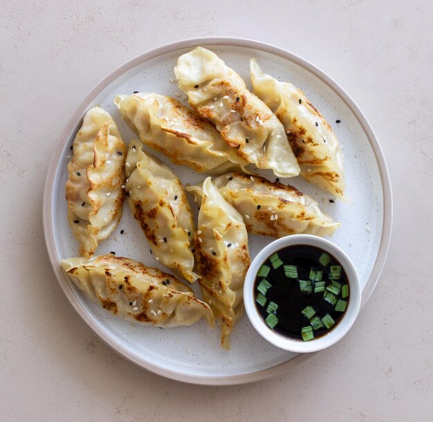 Gnocchi fritti con salsa di soia Gyoza Cibo asiatico sano