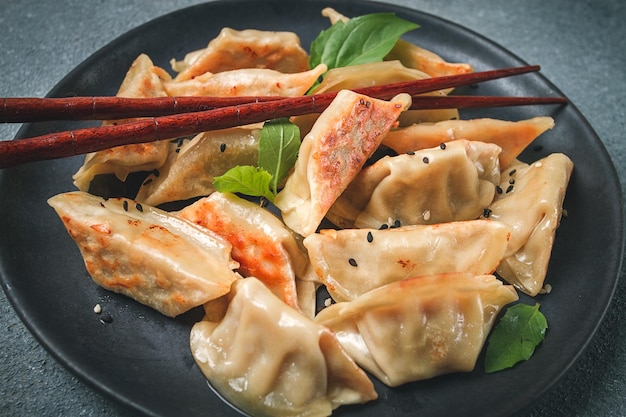 gnocchi fritti giapponesi semi di sesamo gyoza vista dall'alto nessuna gente