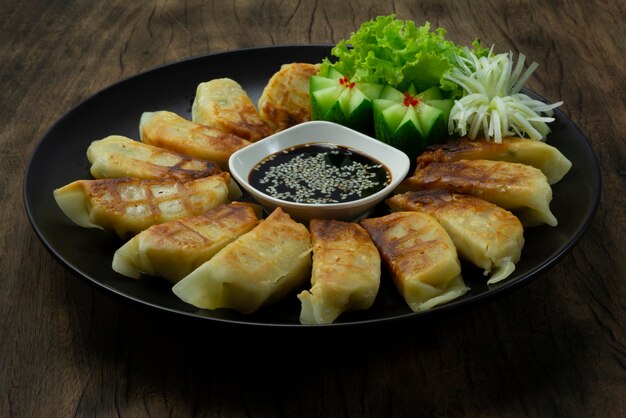 Gnocchi fritti Gyoza con carne di maiale e verdure