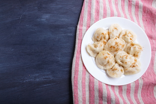 Gnocchi su una tovaglia di lino