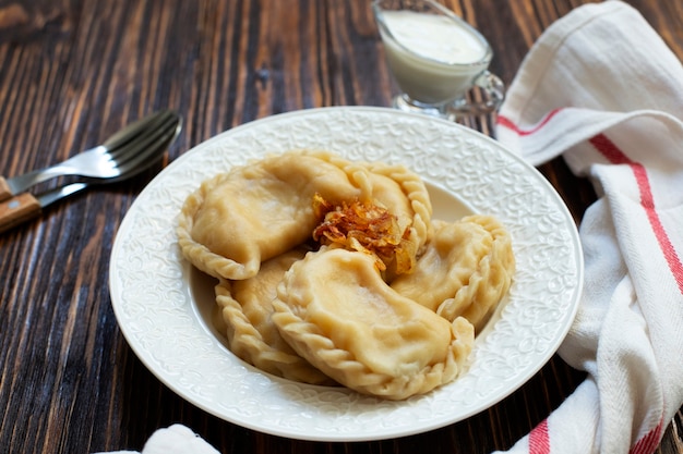 Gnocchi Vareniki con panna acida