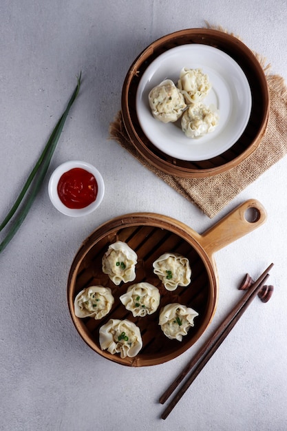 Gnocco dimsum o al vapore nel piroscafo di bambù