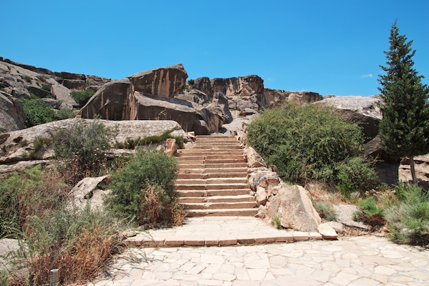 Gobustan è il parco dei petroglifi in Azerbaigian