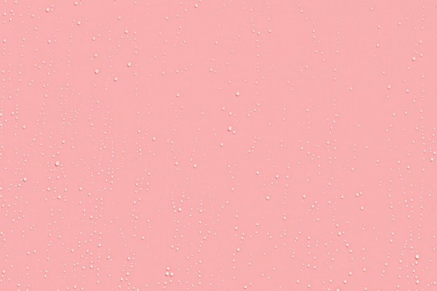 Gocce d'acqua su plastica rosa