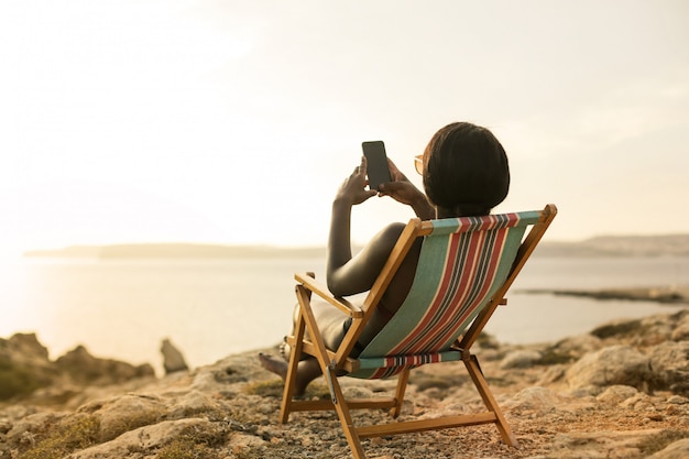 Godersi il mare e mandare SMS