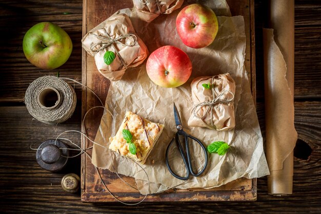 Goditi la tua torta di mele da asporto con crumble e glassa